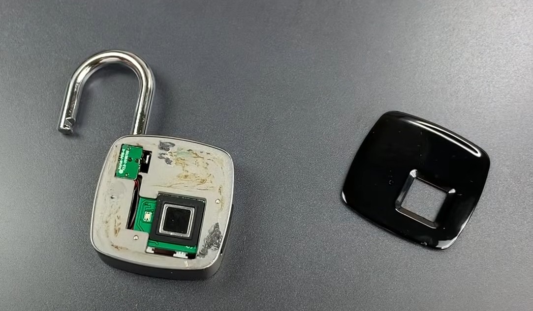 3-reasons-not-to-use-smart-locks-1 مثال على قفل ذكي ضعيف مادياً