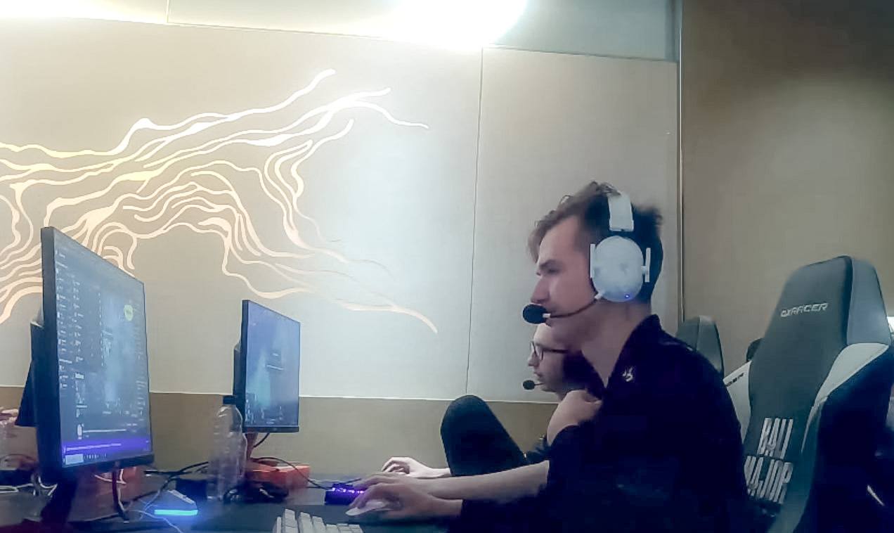 hacker-attacks-apex-legends-global-series-tournament-02 فتح "بيور" بثًا مباشرًا لقناة Twitch للعبته الخاصة خلال مباراة رسمية.